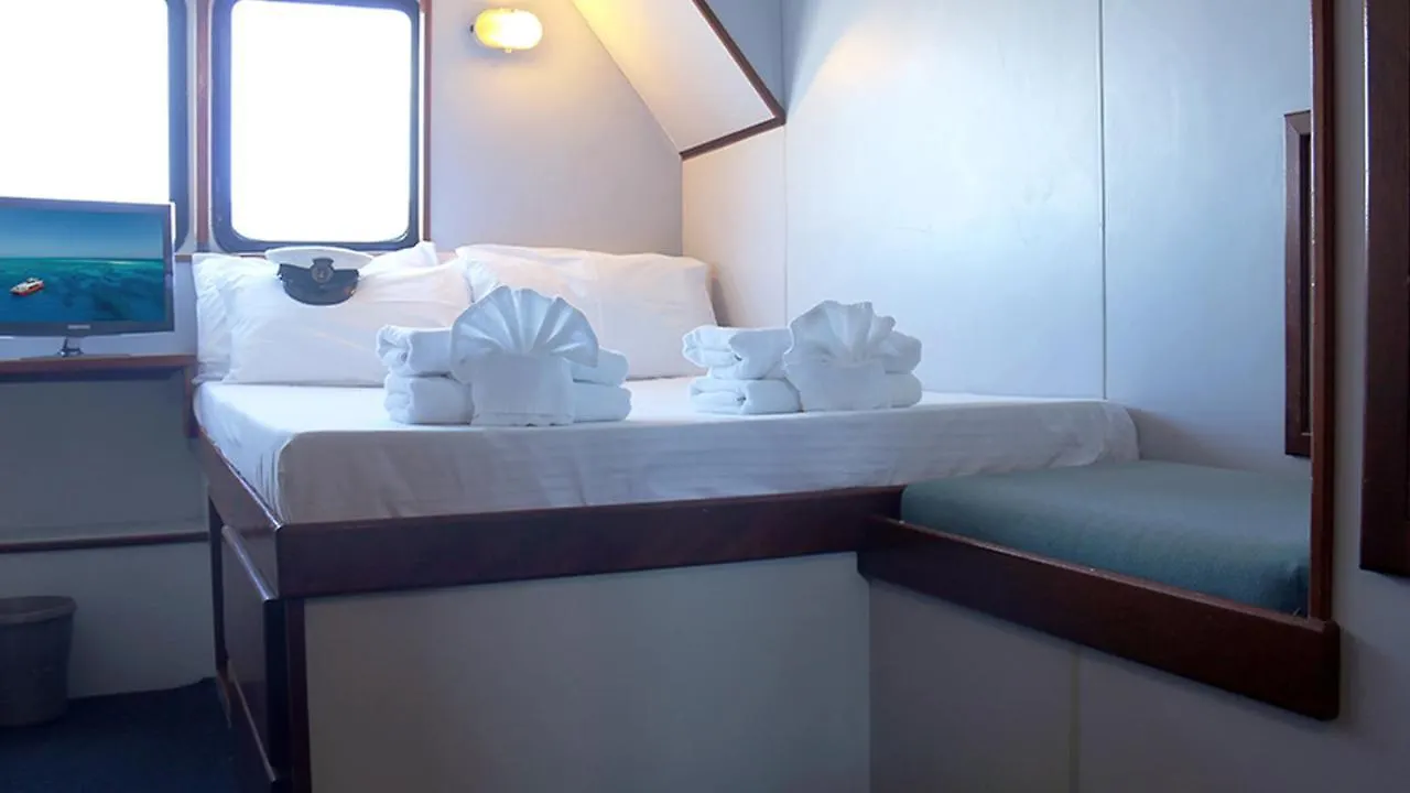 Boatel Cairns Otel