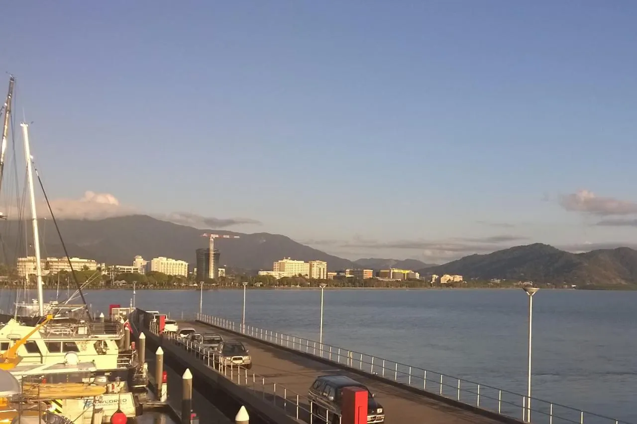 Boatel Cairns Otel 3*,  Avustralya