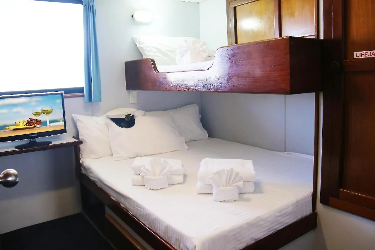 Boatel Cairns Otel Tekne