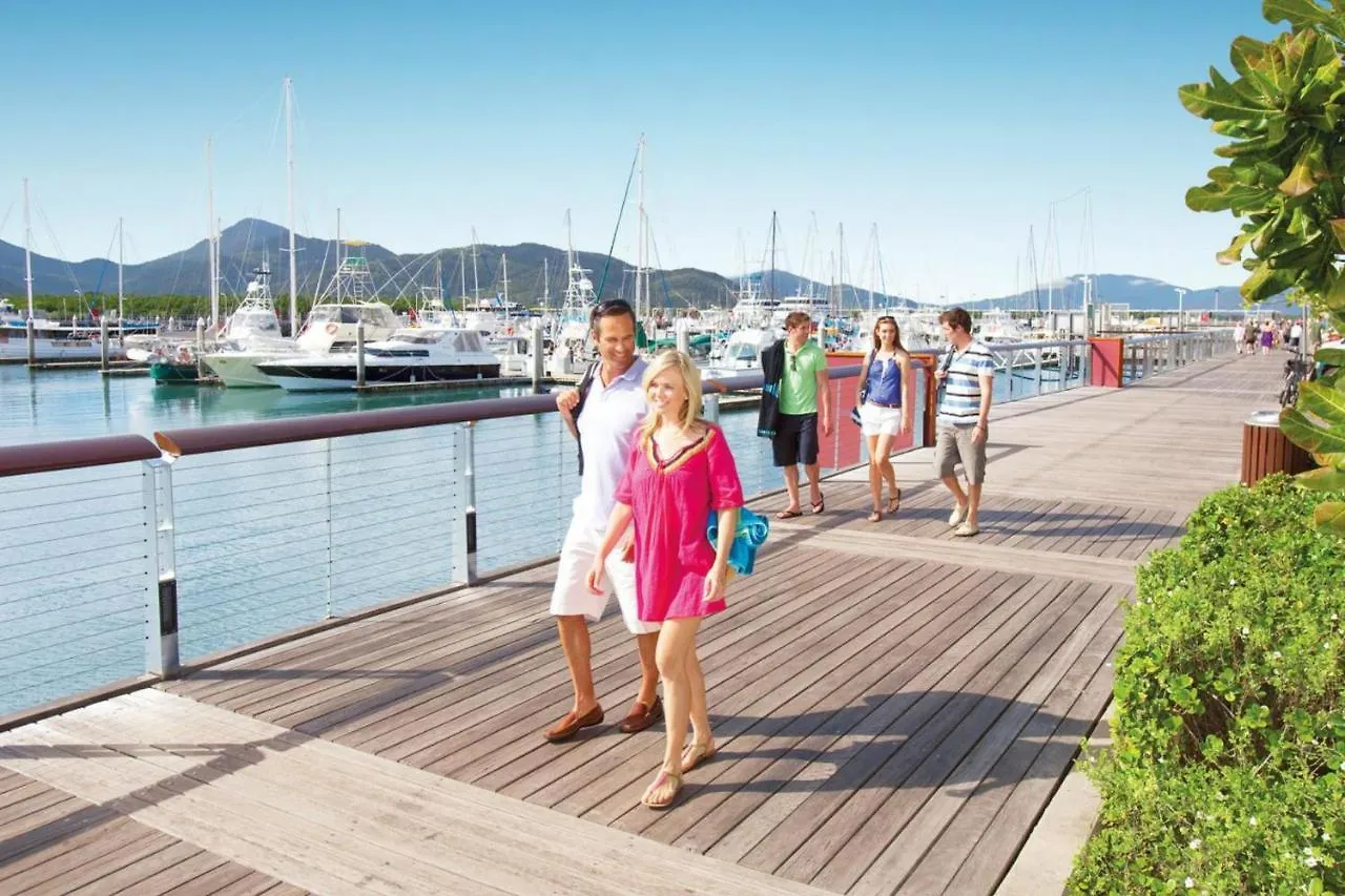 Boatel Cairns Otel Tekne