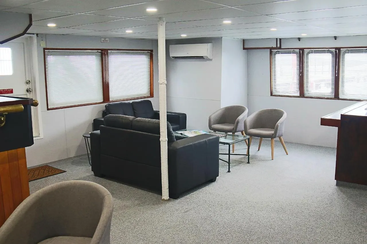 Boatel Cairns Otel Avustralya